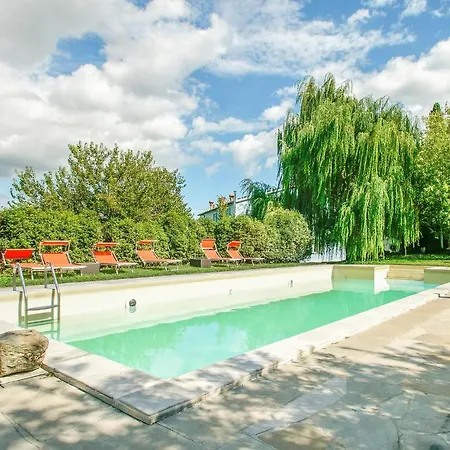 Amazing In W/ Outdoor Swimming Pool And 5 Bedrooms Feriehus