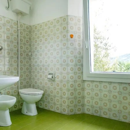 Amazing In W/ Outdoor Swimming Pool And 5 Bedrooms *